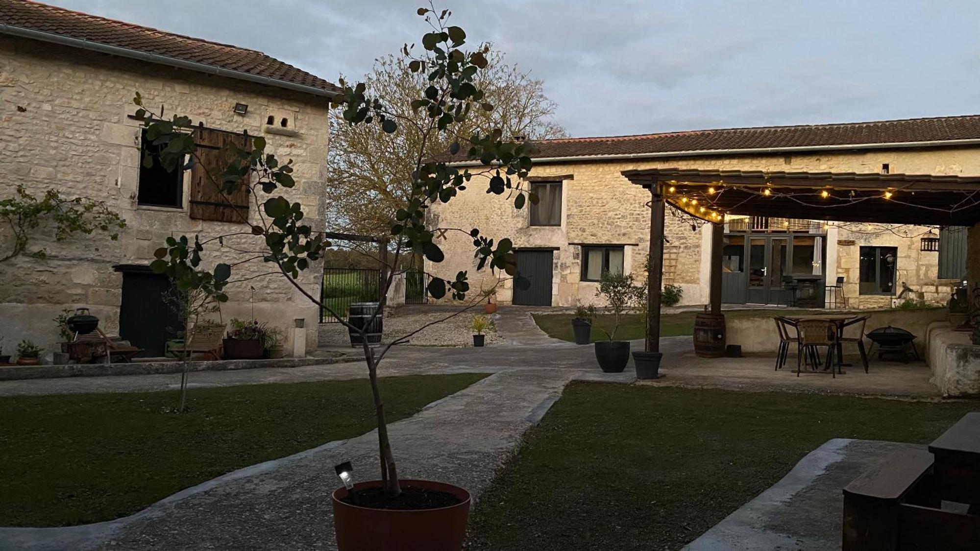 Metairie Des Gacheries Champagne-et-Fontaine Екстер'єр фото